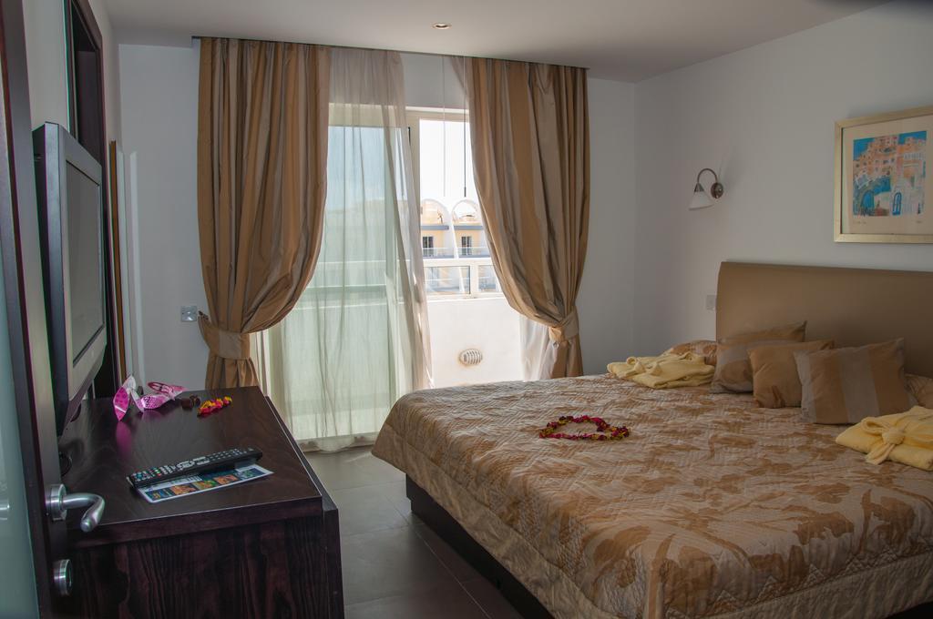 Club Salina Wharf Lejlighedshotel Qawra Værelse billede